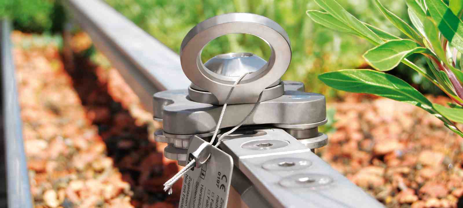 Absturzsicherung Fallnet® mit Läufer und Plakette