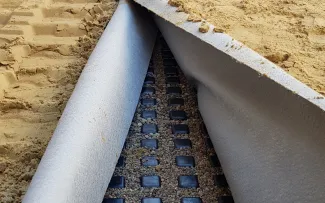 Verlegte und verfüllte Stabilodrain®-Elemente