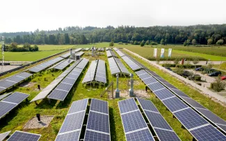 Gründach mit Solar in Sattel-Anordnung