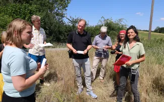 Gruppe von Personen in der Natur