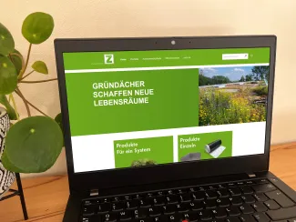 Laptop auf dem die neue Produktseite gezeigt wird
